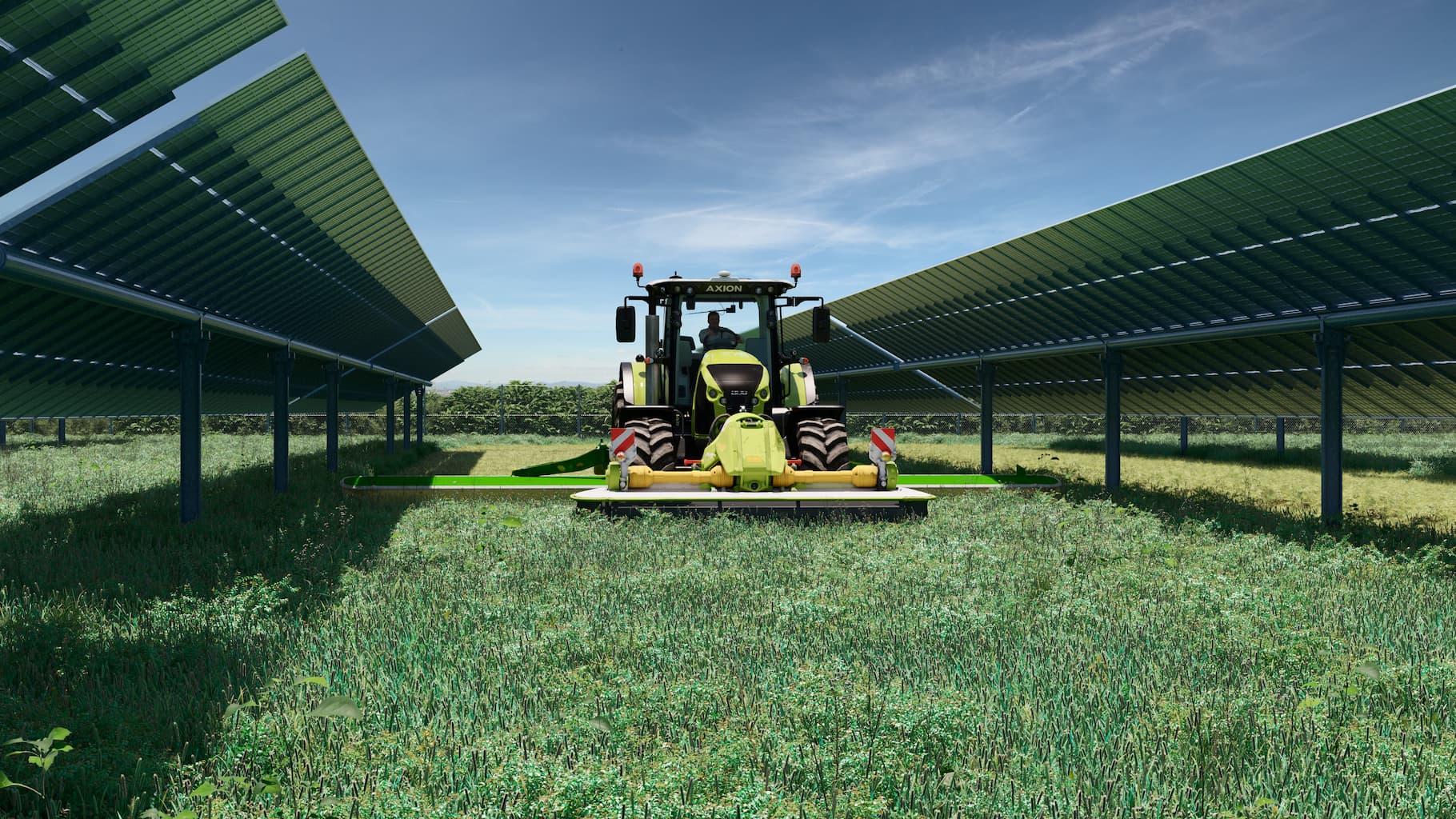 Schmetterlingsmäher auf einem Feld mit Solarmodulen