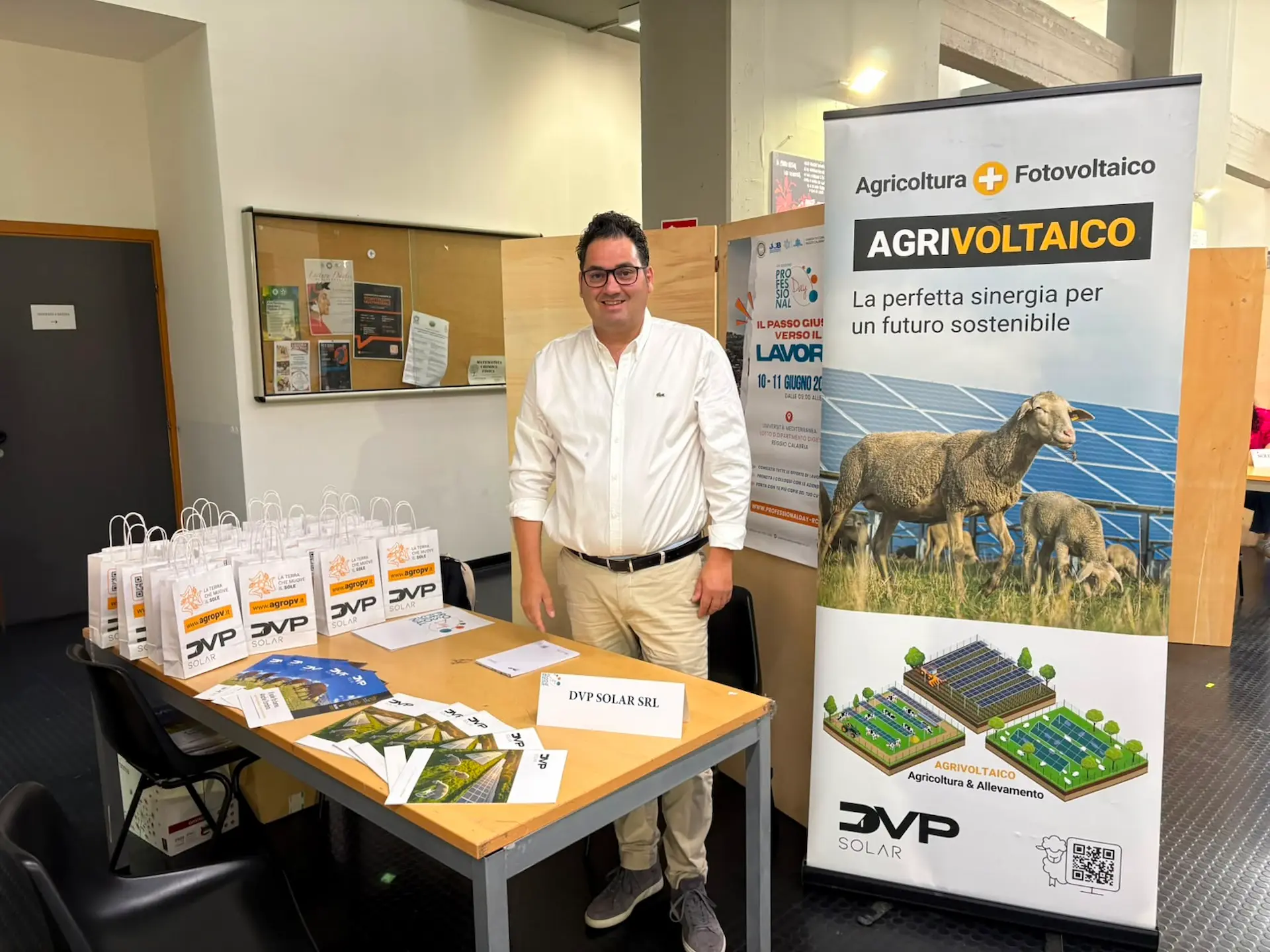 Tonino, our originator at our booth at the Professional Day of the Mediterranean University of Reggio Calabria